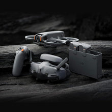 Laden Sie das Bild in den Galerie-Viewer, DJI Avata 2 Fly More Combo FPV-Drohne 4K Grau