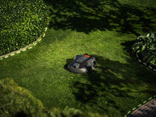Laden Sie das Bild in den Galerie-Viewer, Husqvarna Automower 312V mit Garage