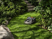 Laden Sie das Bild in den Galerie-Viewer, Husqvarna Automower 308V mit Garage