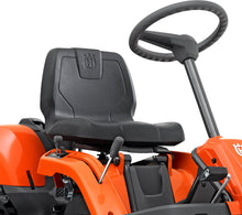 Laden Sie das Bild in den Galerie-Viewer, Husqvarna Frontmäher R 112C5 inkl. Mähdeck Combi 85