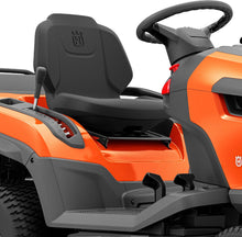 Laden Sie das Bild in den Galerie-Viewer, Husqvarna Rasentraktor TC 220T