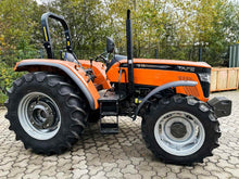 Laden Sie das Bild in den Galerie-Viewer, Tafe Allrad-Universalschlepper 7515 GE Grundmaschine mit AS-Bereifung